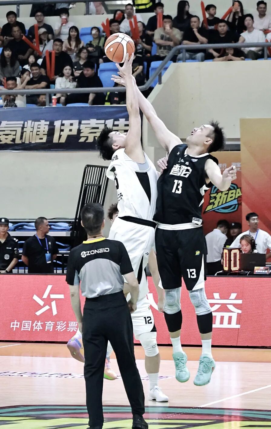 第二现场助威浙BA，趣味闯关点燃全民健身！台州体彩“迈开步 动出彩”活动精彩纷呈