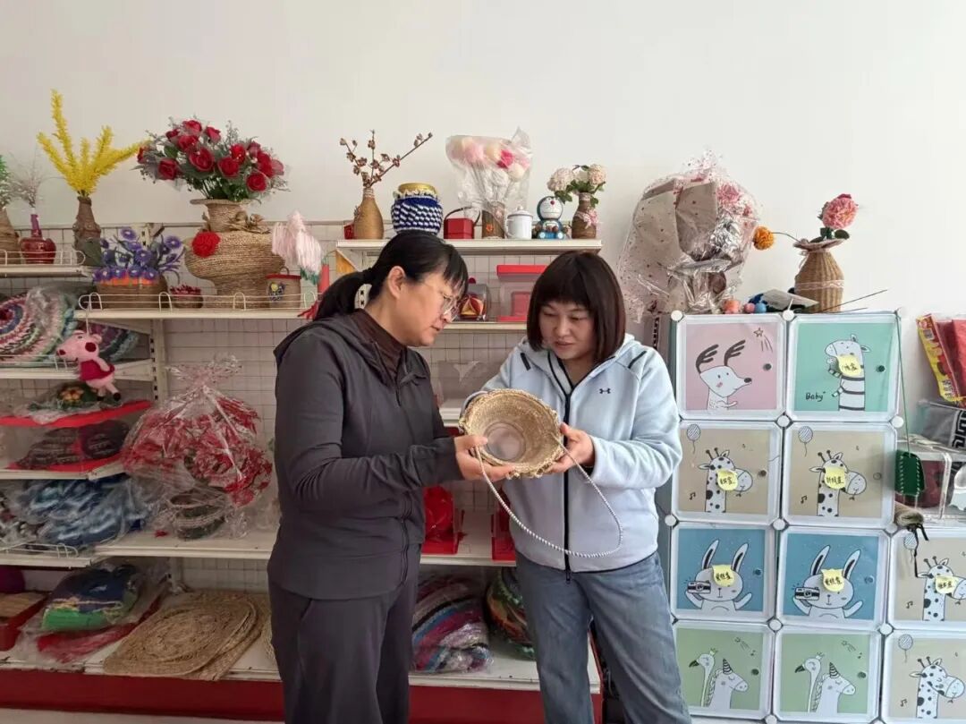 巧手盘活小院经济 巾帼编织幸福生活｜乡宁县妇联调研光华镇湾里村玉米皮手工编织产业