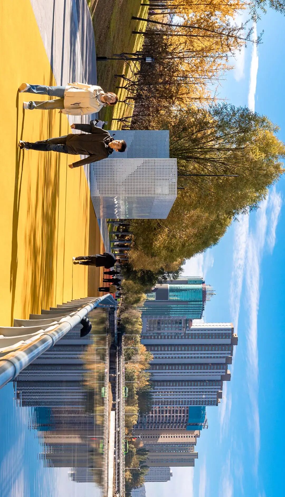 【图说吕梁·点亮新城】吕梁的秋天，藏在这条彩虹步道上