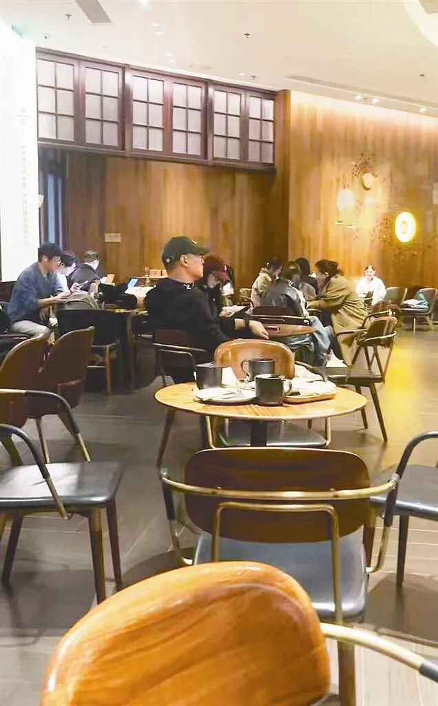 星巴克中国：10月22日起将在全国施行消费入座！天津门店情况如何，记者一探究竟