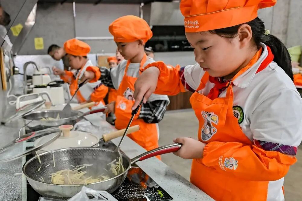 “希望工程·未来生活家”赋能乡村食育课堂