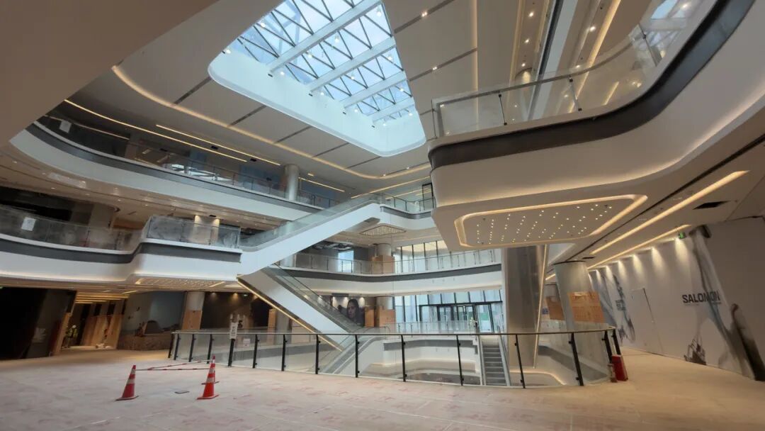 杭州嘉里城进入开业倒计时？不少入驻品牌海报已经上墙，最新回应：暂无准确开业时间