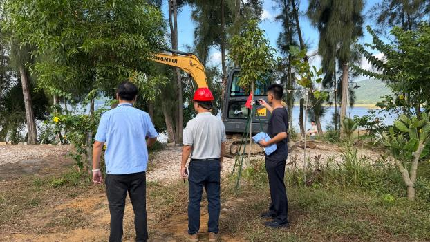 重拳出击，违法建筑零容忍！台山市依法开展桂南水库周边营地违法建筑强制拆除行动