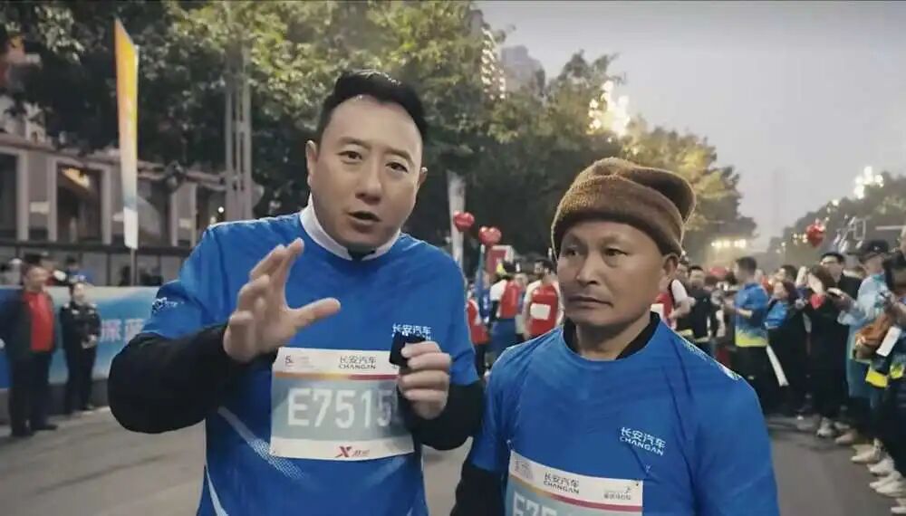 成都“二仙桥大爷”再因电动车违规载货被拦？谭乔证实属实：警方人性化处理未罚款