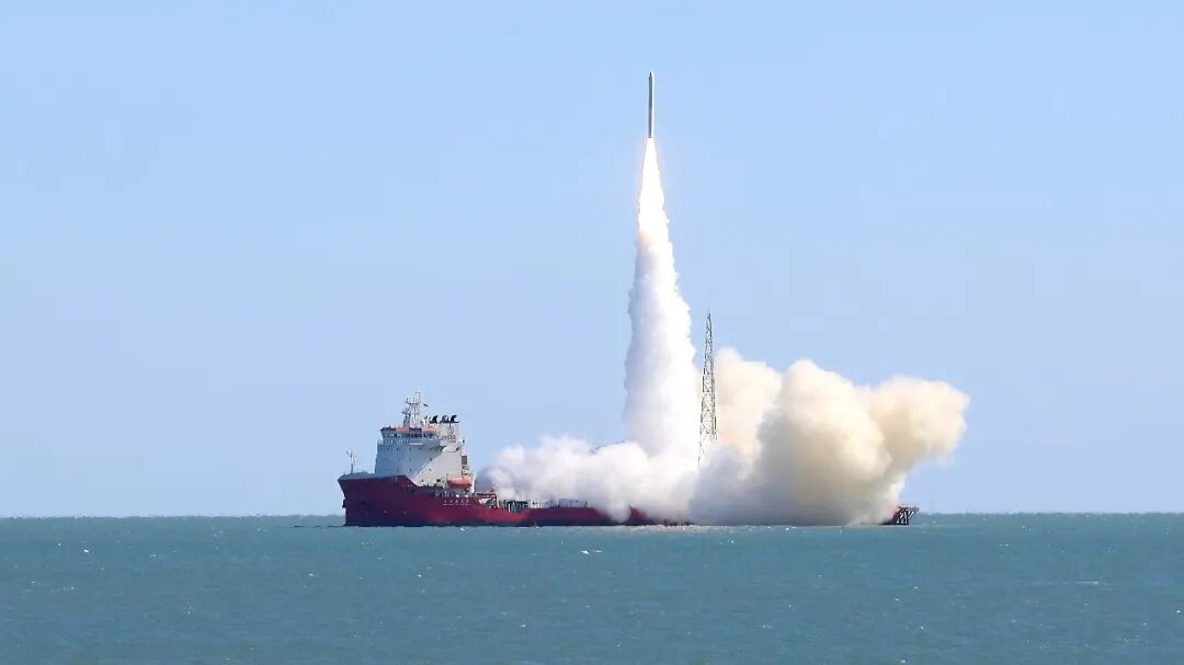 火箭与碧海蓝天浪漫同框！谷神星一号海射型遥八运载火箭在日照发射成功