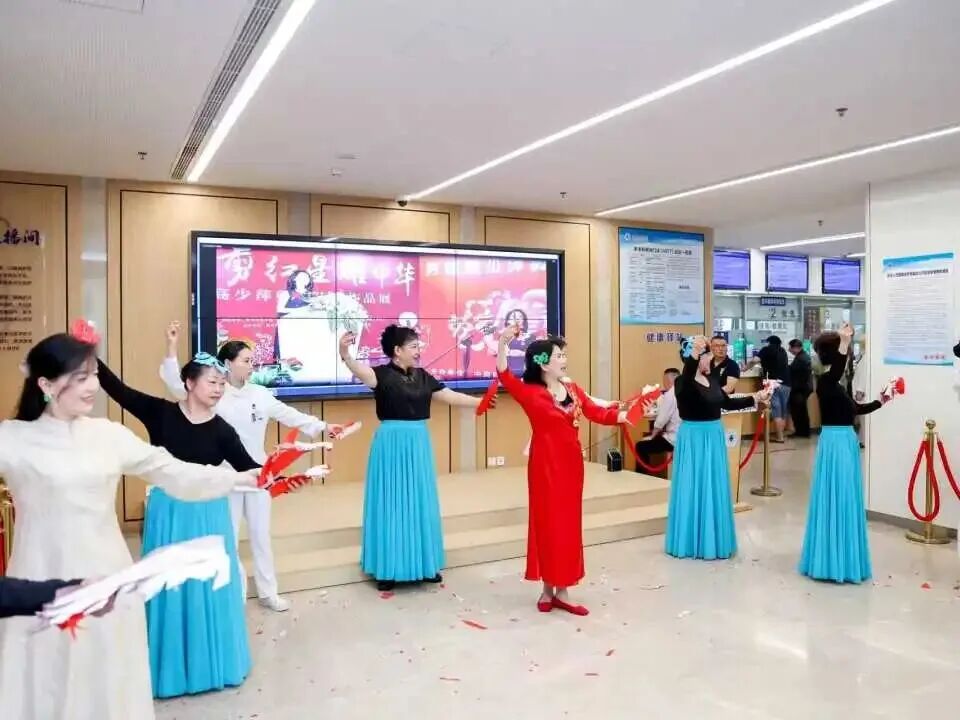 卫健聚焦 | 当“金剪刀”遇见“柳叶刀”，国家级非物质文化遗产漳浦剪纸走进上海市第四人民医院