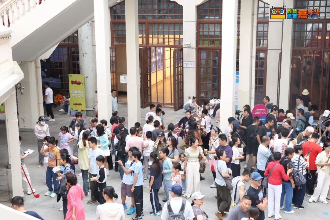 在百年大世界，解锁申城全民潮玩新方式→