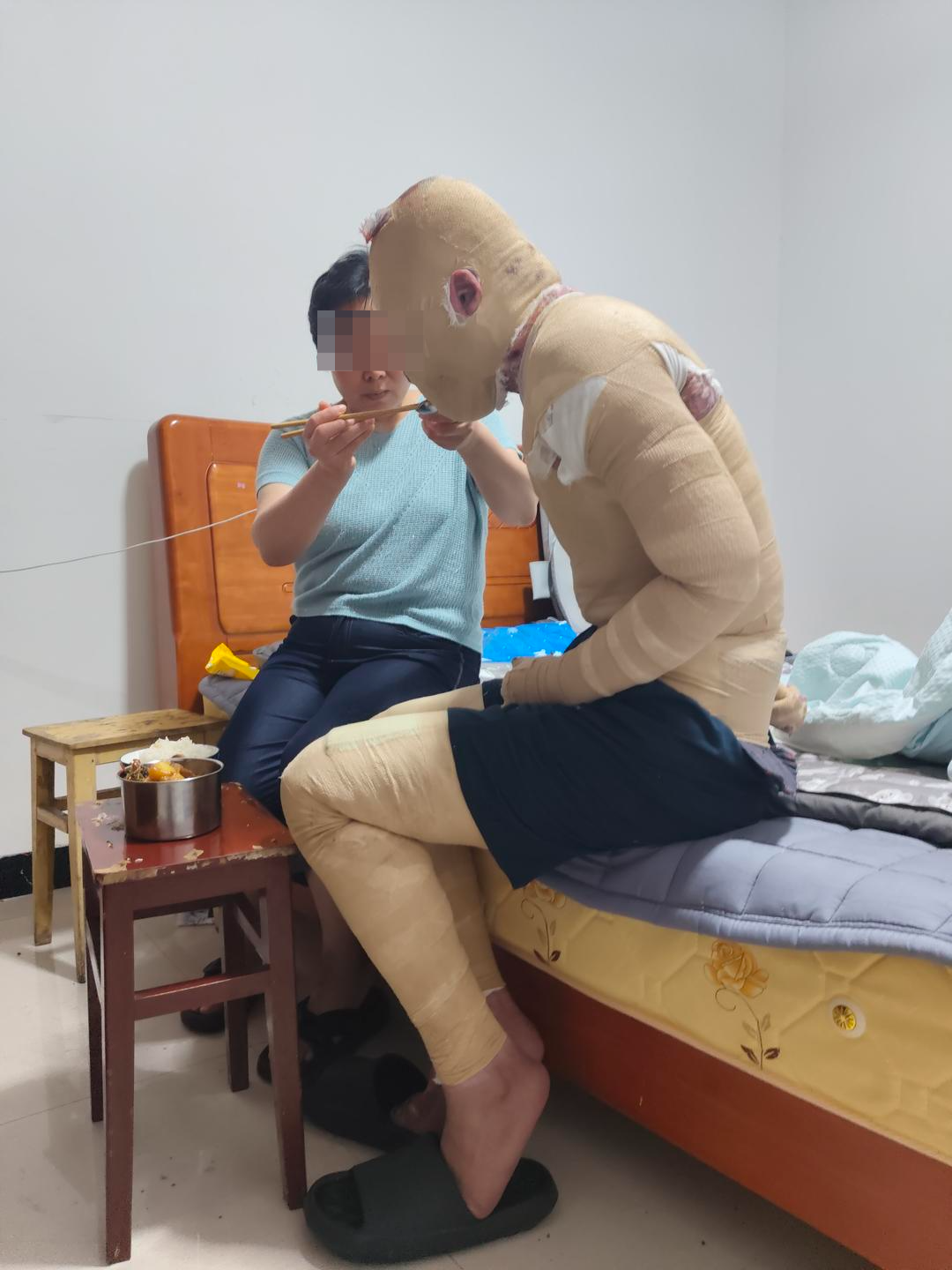 “武汉21岁男大学生因室友电动车燃爆，全身90%烧伤案”二审将开庭，伤者父亲：儿子一审被判担责15%，责任过高