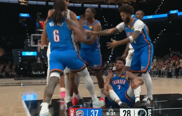NBA丨揭幕战就打架！福克斯抱摔切特领到一级恶犯，文班亚马和雷霆3个威廉姆斯吃T