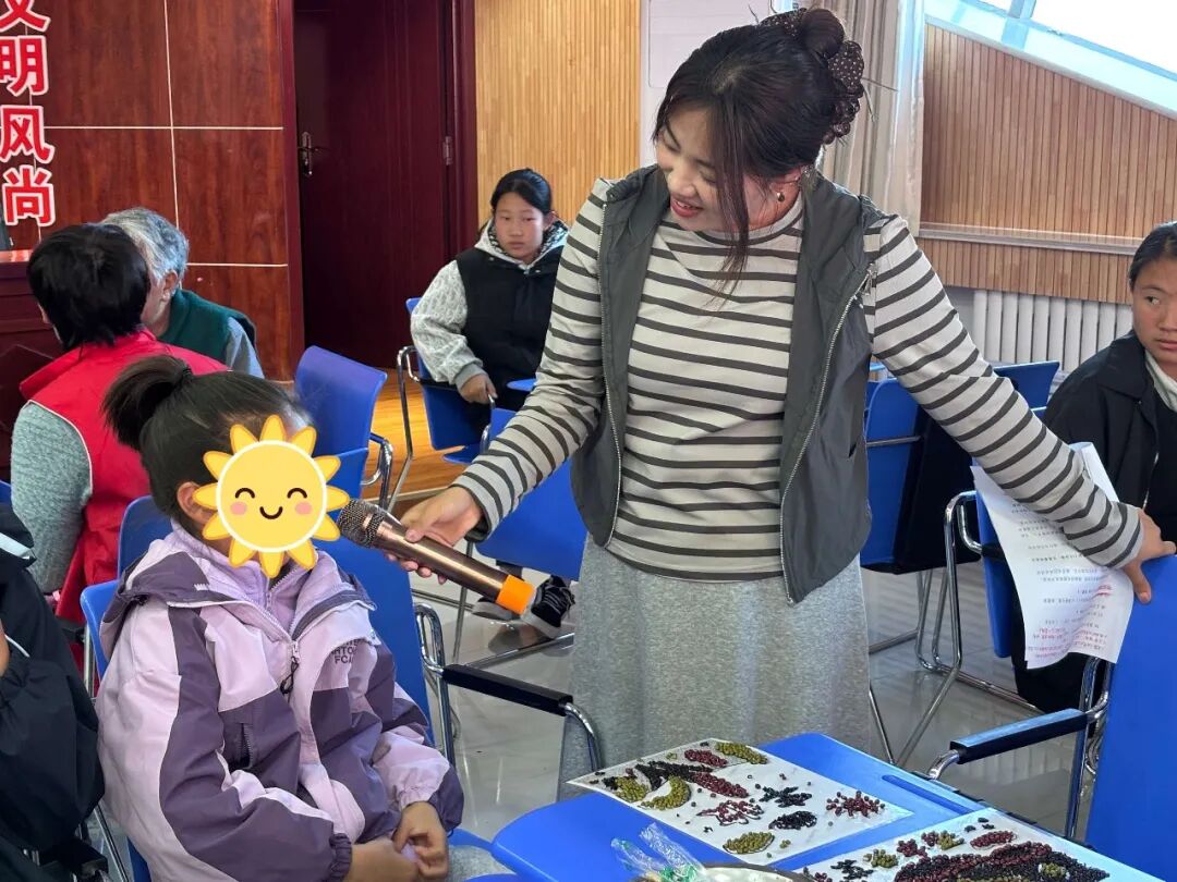 【爱暖万家项目 】 盐池县妇联开展“情暖重阳・ 爱伴成长”困境家庭亲子关爱活动