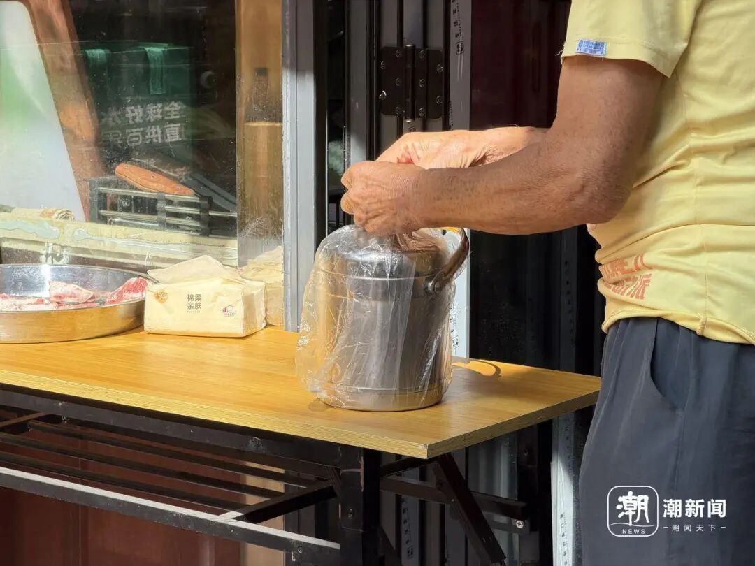 广州一元食堂：累计派饭2772份，70岁以上长者、残障人士、环卫工均免费，“来吃饭就是报平安”