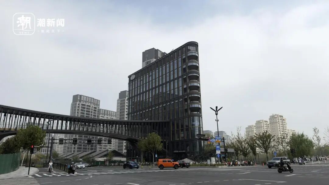 杭州嘉里城进入开业倒计时？不少入驻品牌海报已经上墙，最新回应：暂无准确开业时间
