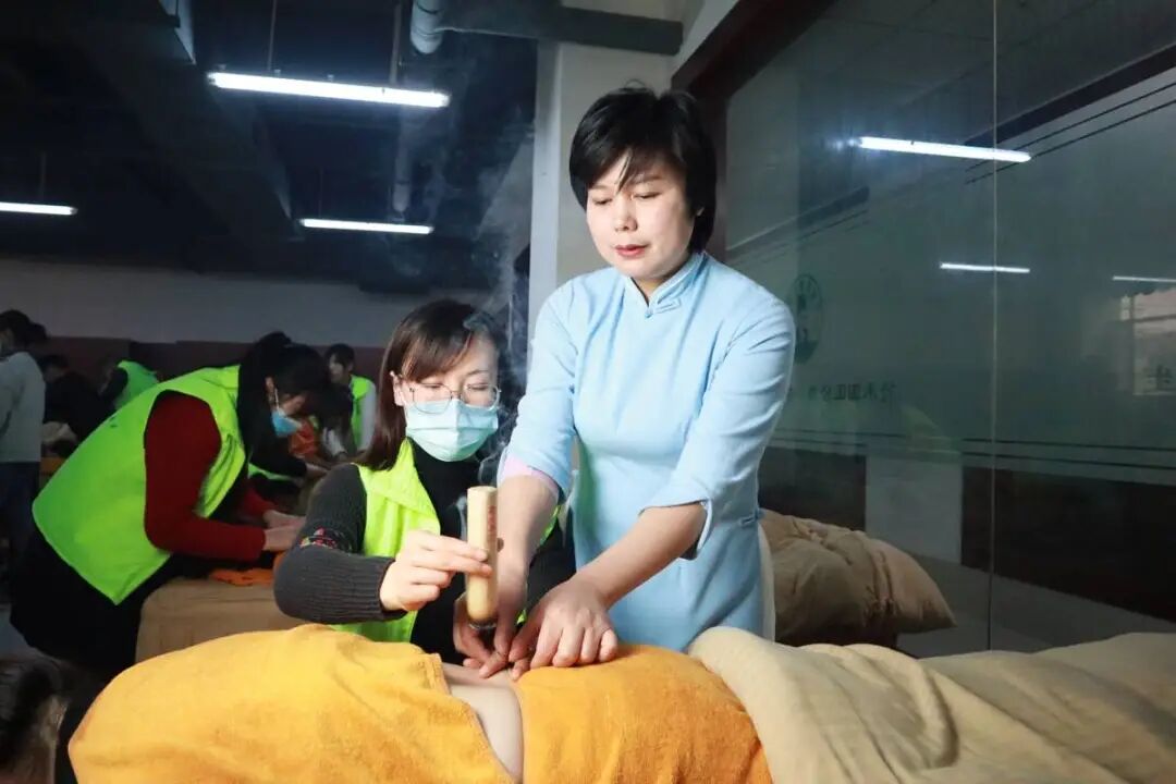 支点建设巾帼榜样（黄冈站）| 余锦秀：让艾灸技艺成为姐妹们创业致富的底气