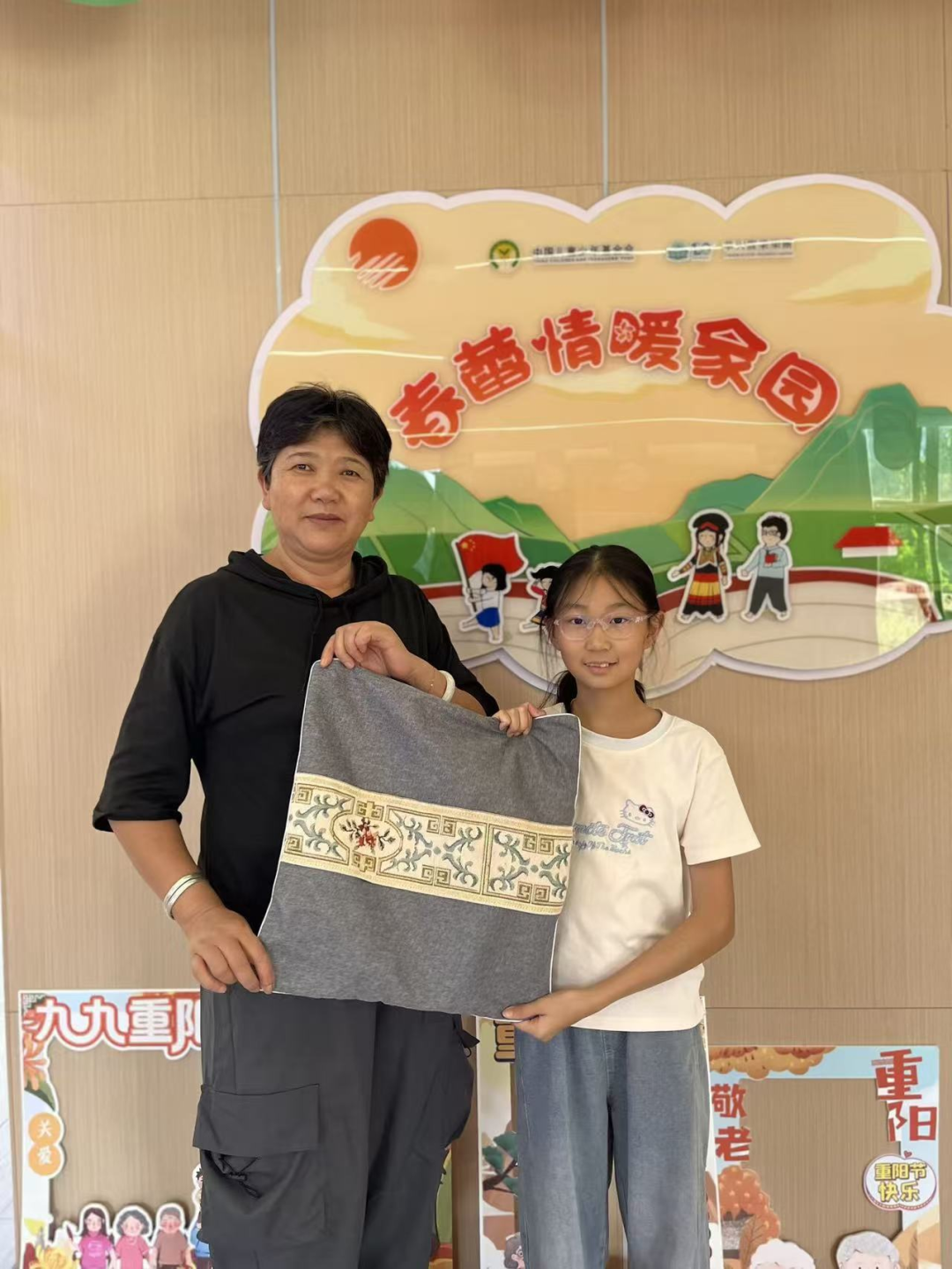 “情暖重阳 礼敬传承”市妇联开展重阳节敬老活动