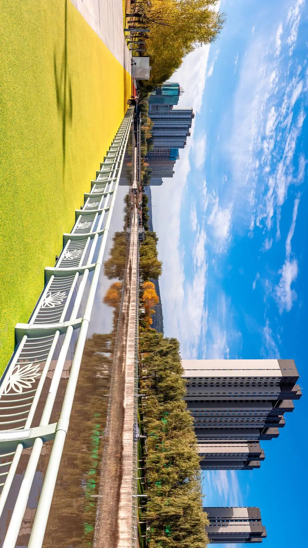 【图说吕梁·点亮新城】吕梁的秋天，藏在这条彩虹步道上