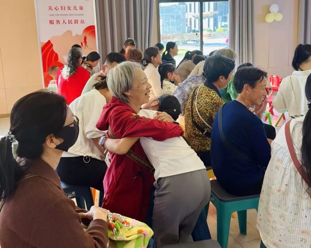 “情暖重阳 礼敬传承”市妇联开展重阳节敬老活动