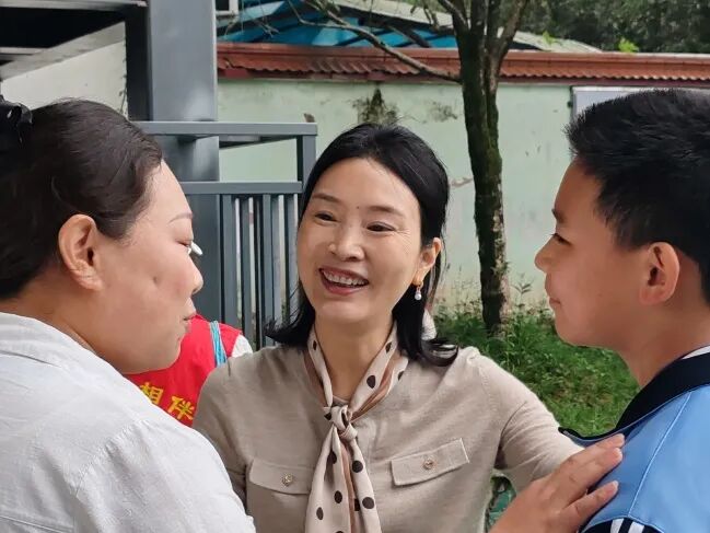 未爱护航·崃伴成长丨“家校社医齐协力 身心同调润亲子”家庭教育特色主题活动
