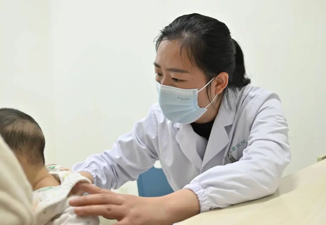 多名孩子的隐私部位出现红肿、脱皮，灼烧痕迹就像被烫过一样，原因竟是家长多做了一件事；医生紧急提醒