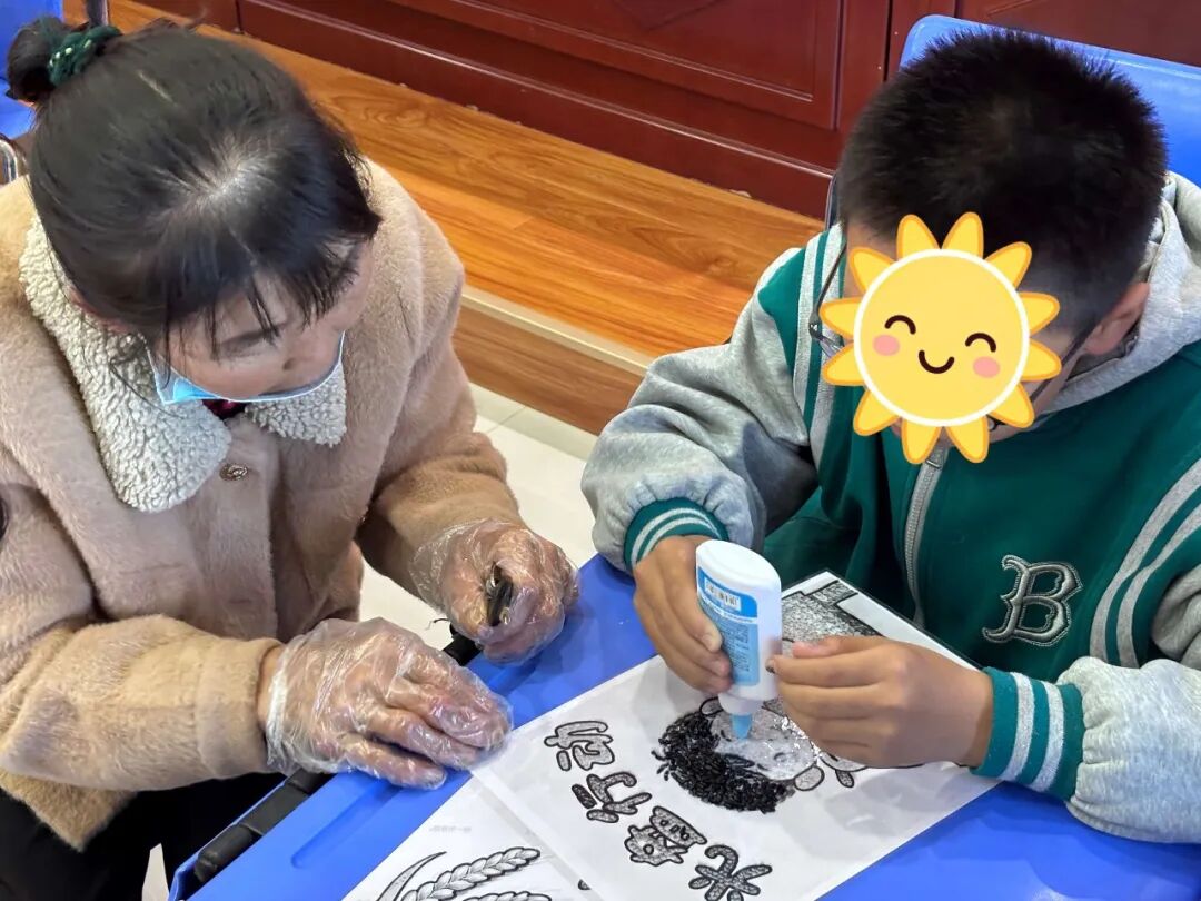 【爱暖万家项目 】 盐池县妇联开展“情暖重阳・ 爱伴成长”困境家庭亲子关爱活动
