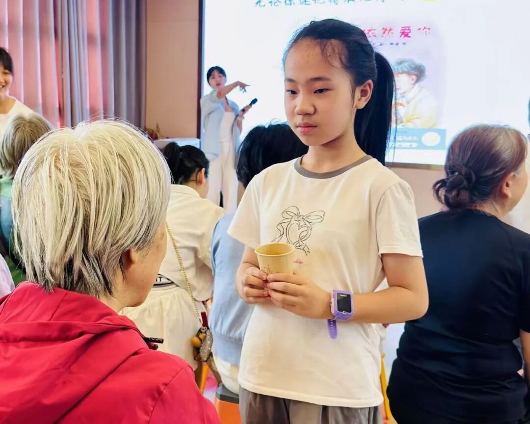 “情暖重阳 礼敬传承”市妇联开展重阳节敬老活动