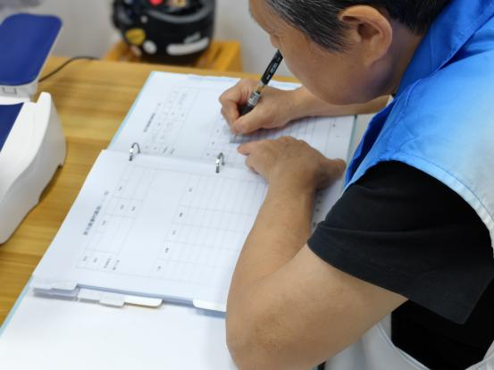 一间 “舒心小屋”，守好社区老人健康门|虹社汇