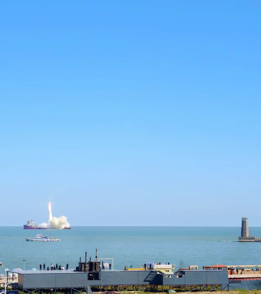 火箭与碧海蓝天浪漫同框！谷神星一号海射型遥八运载火箭在日照发射成功