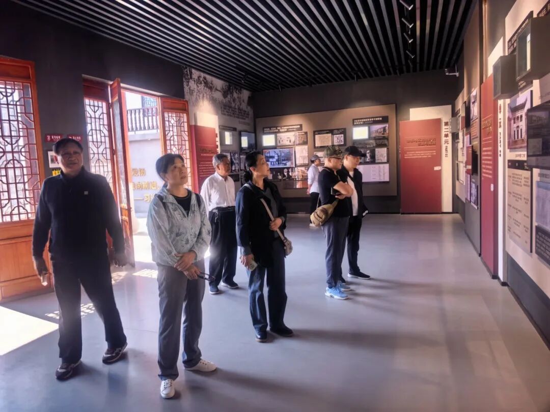 情系桑榆暖人心 银发生辉守初心——襄城区人民法院开展离退休老干部慰问系列活动