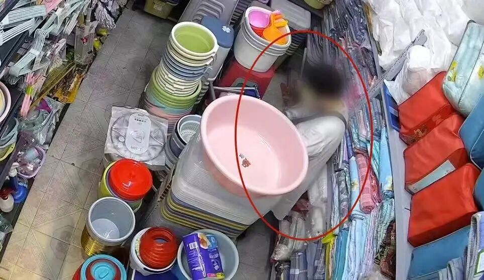 一次只偷一瓶，偷了104次，女子5个多月顺走价值8000余元药酒，家属主动全额退赔，警方：盗窃不论金额大小都是违法犯罪
