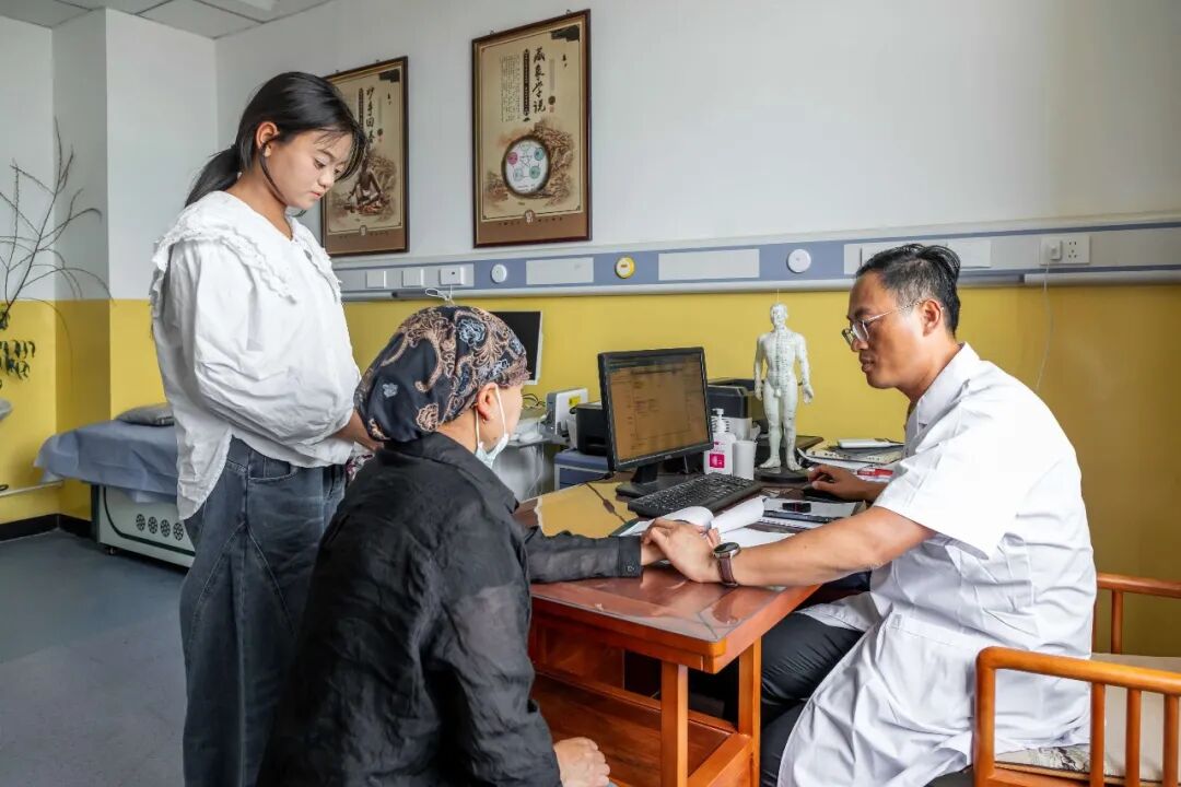 2000公里外，湖里医生一针下去，疼了七八年的肩膀“松了”……