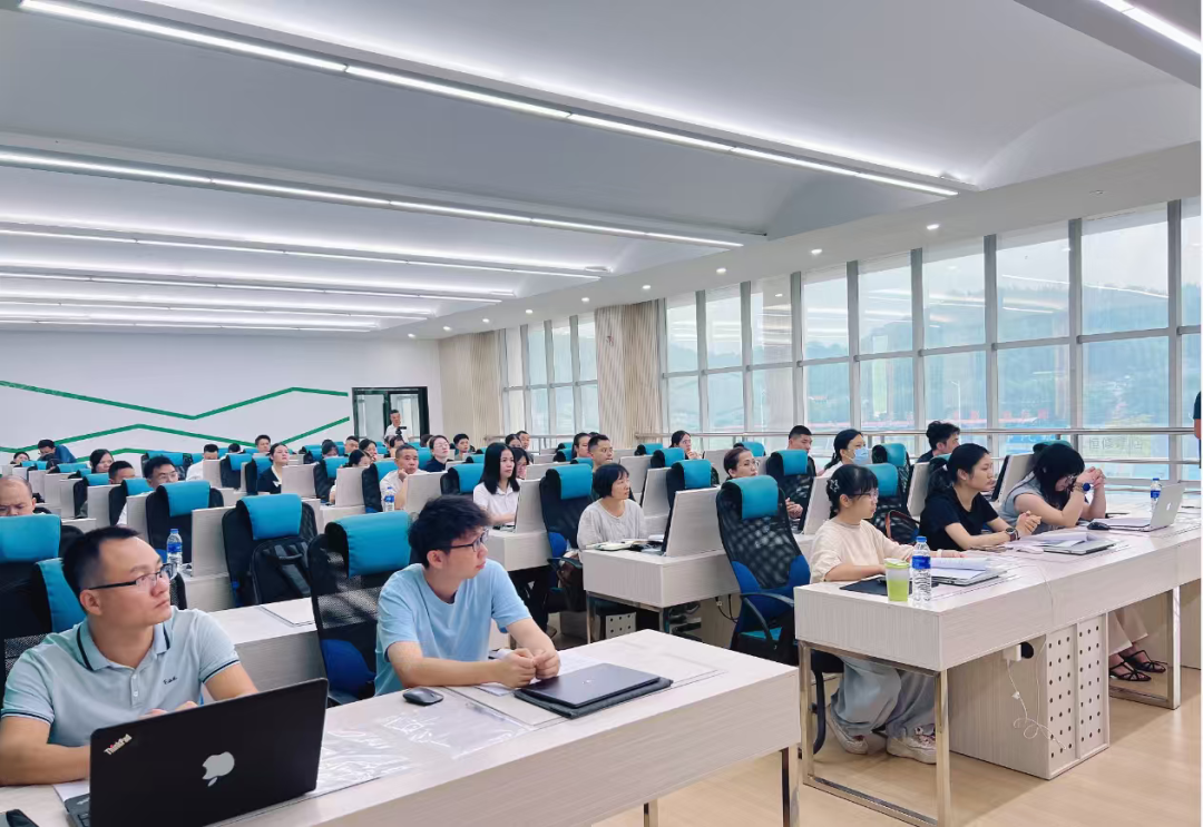 AI赋能创业就业！广宁开展公益培训，解锁数字技能