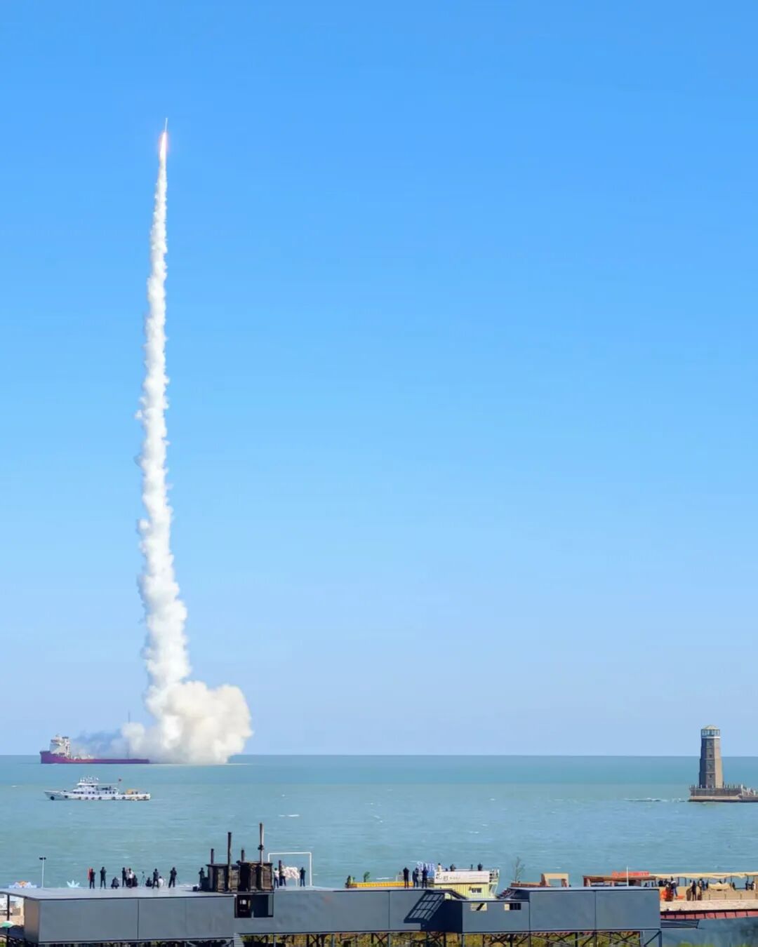 火箭与碧海蓝天浪漫同框！谷神星一号海射型遥八运载火箭在日照发射成功