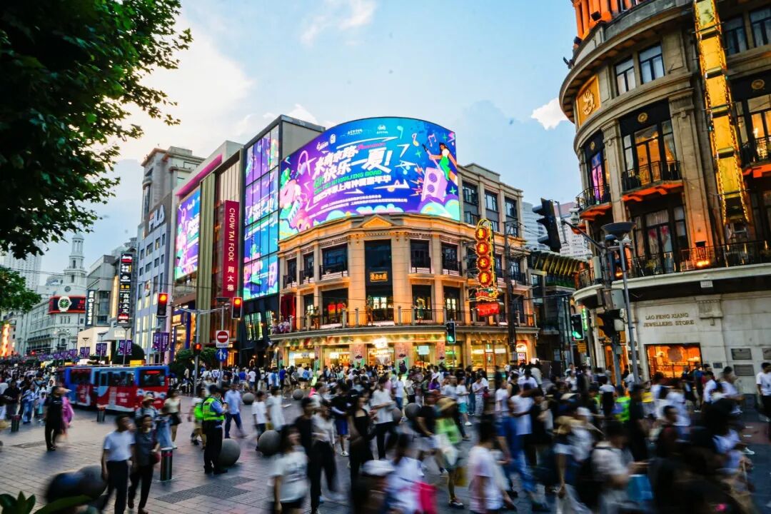 代表金点子，老街新潮向！百年商业街，正成为年轻人的“第一站”