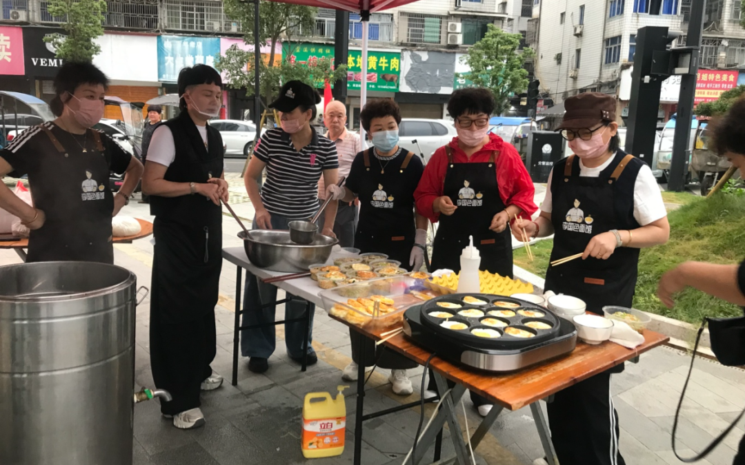 每天150碗热汤面，李国色在灵溪老街免费送早餐！