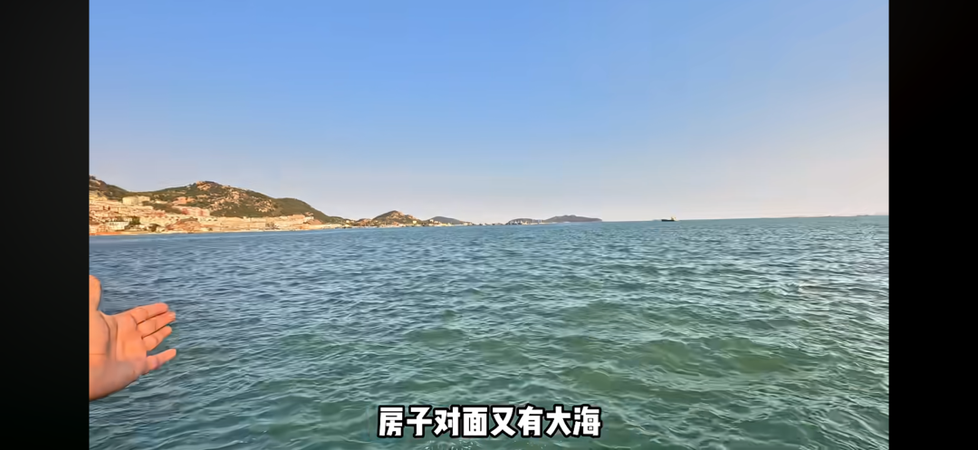 老外也被海肠捞饭硬控了！1500万粉丝博主老王打卡青岛！香酥鸡、烤鱿鱼……已被鲜晕