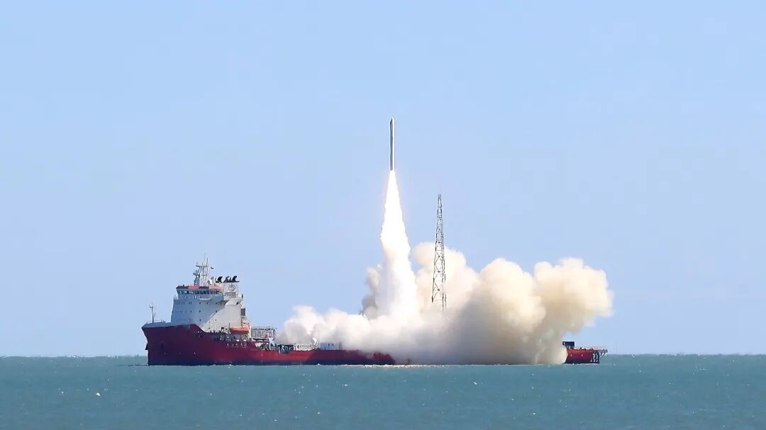 火箭与碧海蓝天浪漫同框！谷神星一号海射型遥八运载火箭在日照发射成功