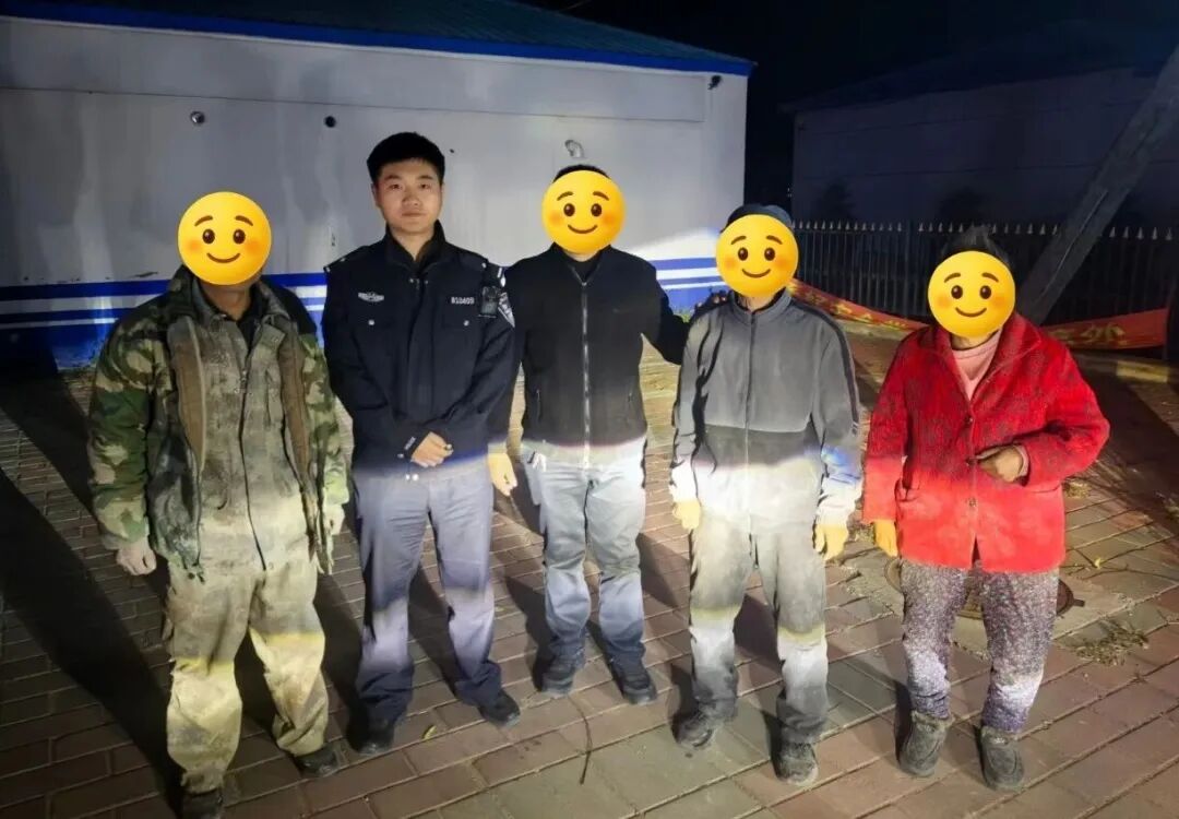 “我有钱，给你买点吃的” 一句暖心话 照亮老人回家路