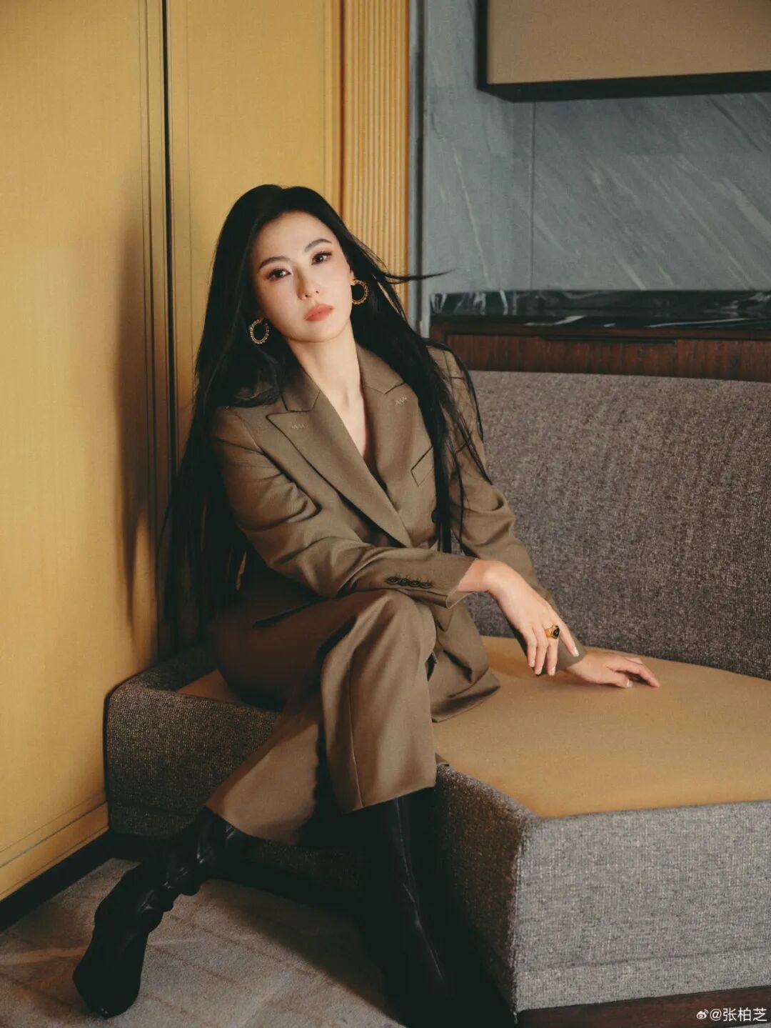 张柏芝称5点起床陪儿子一整天，直言养3个儿子很轻松：自己做好示范，孩子看了自然会学；此前曾称把时间全放在家庭，就觉得人生很值得