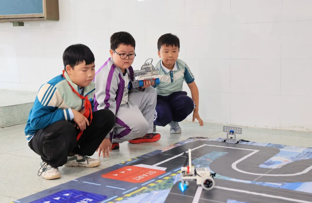 我区举办第六届中小学校园科技节