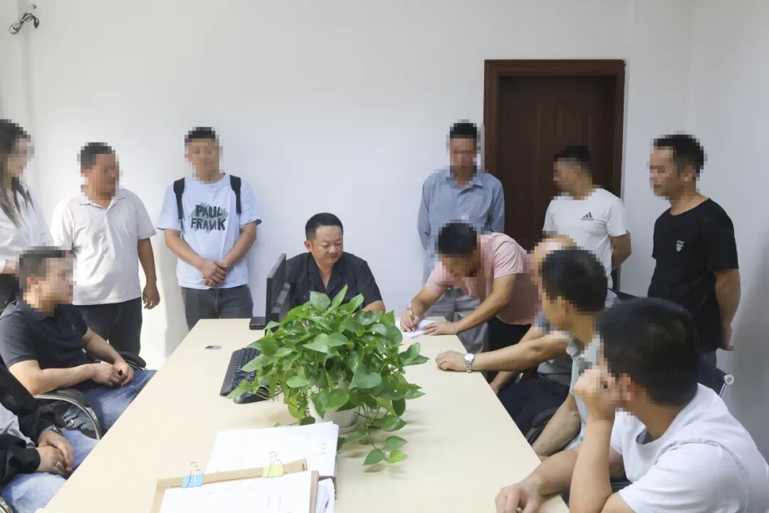 欠薪到账那天，68个家庭笑了
