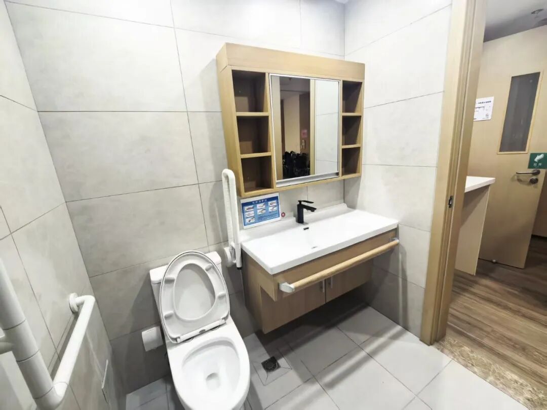 九旬老人夜宿楼道后续：已入住养老机构，街道会同多部门助老人依法维权