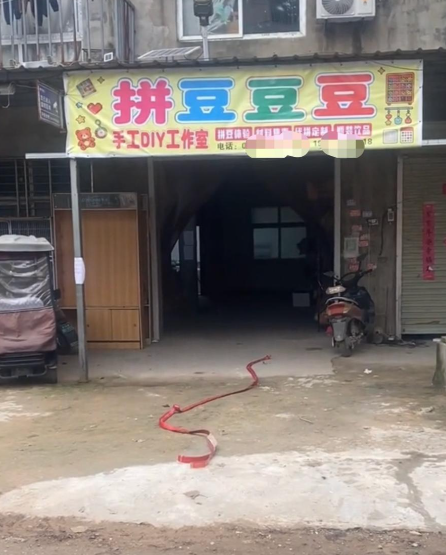 郑州大叔在农村用自建房开起“简陋”拼豆店，主打“听劝”落实网友建议：希望给孩子们一个玩的地方