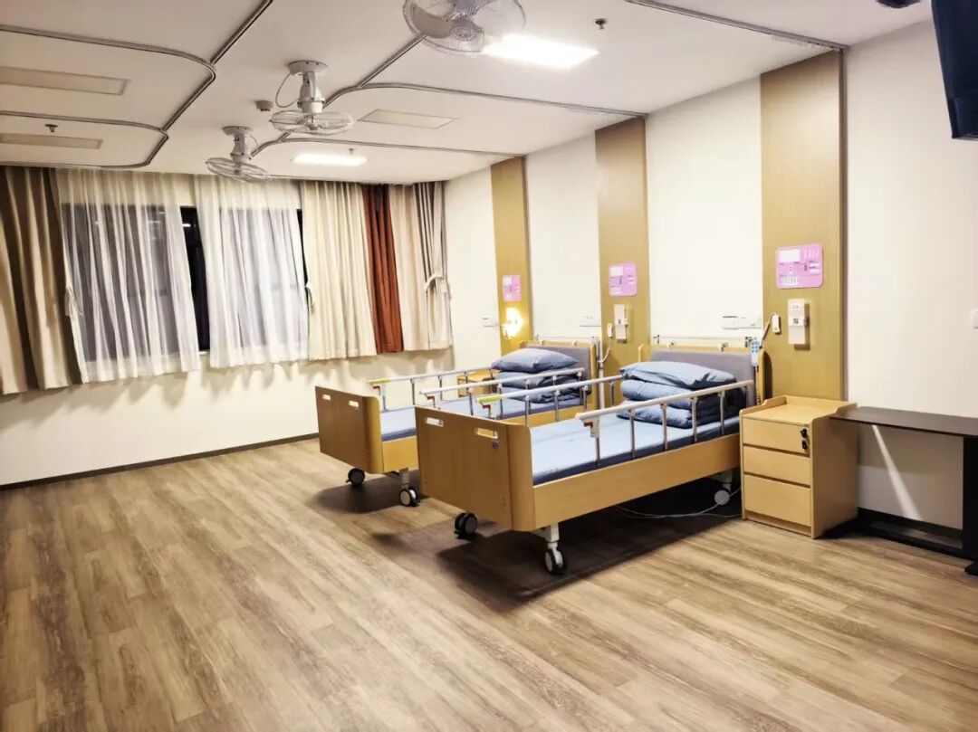 九旬老人夜宿楼道后续：已入住养老机构，街道会同多部门助老人依法维权