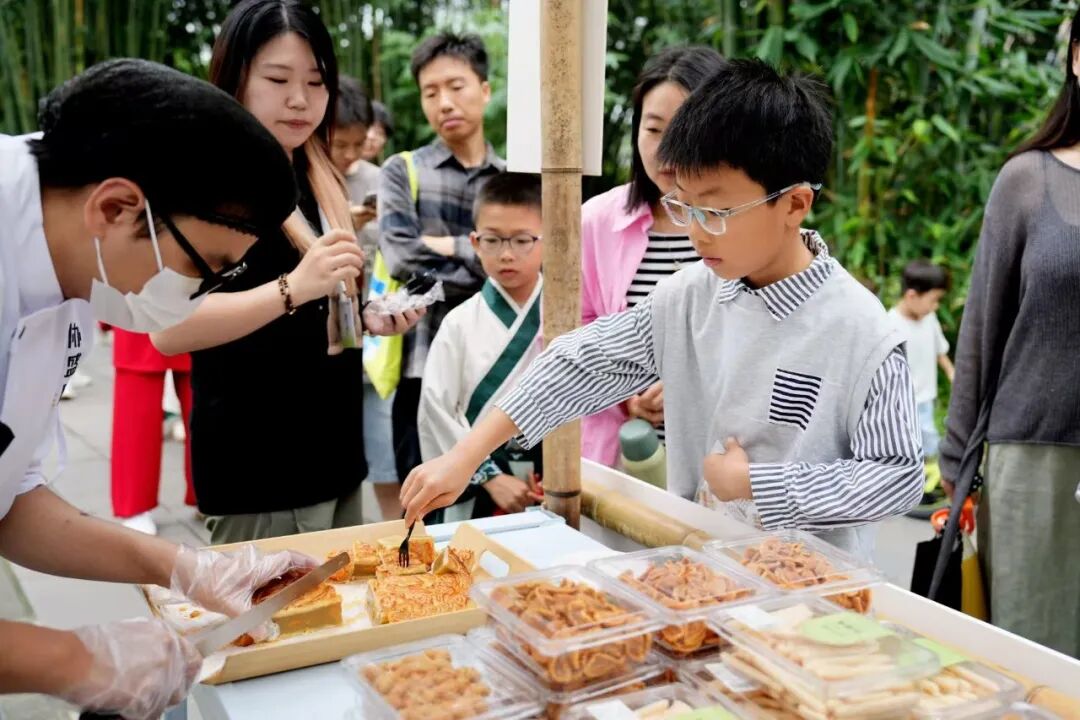 老牌公园联动，望江楼公园上新秋菊
