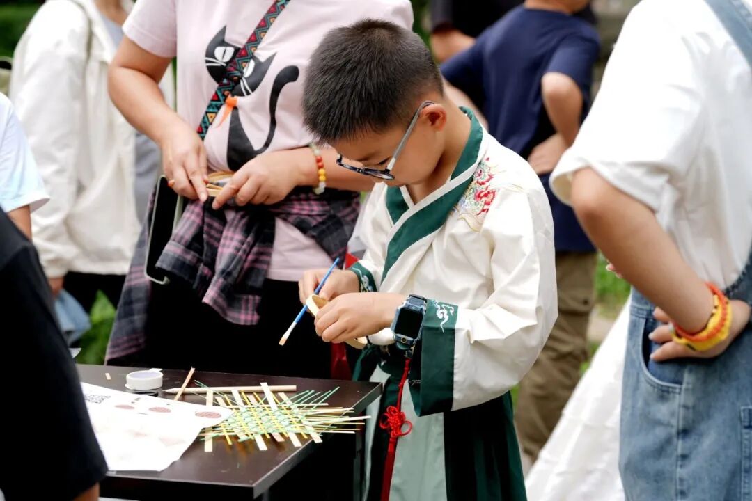 老牌公园联动，望江楼公园上新秋菊