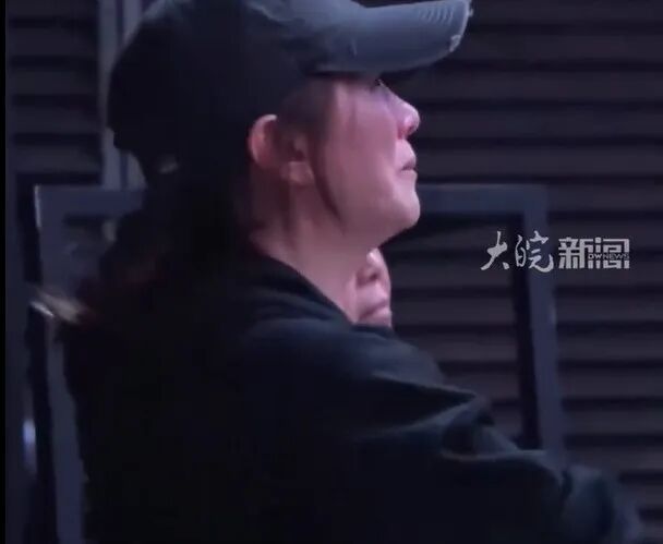 张智霖与前女友许秋怡同台，时隔33年合唱《片片枫叶情》，袁咏仪和许秋怡丈夫均到场见证