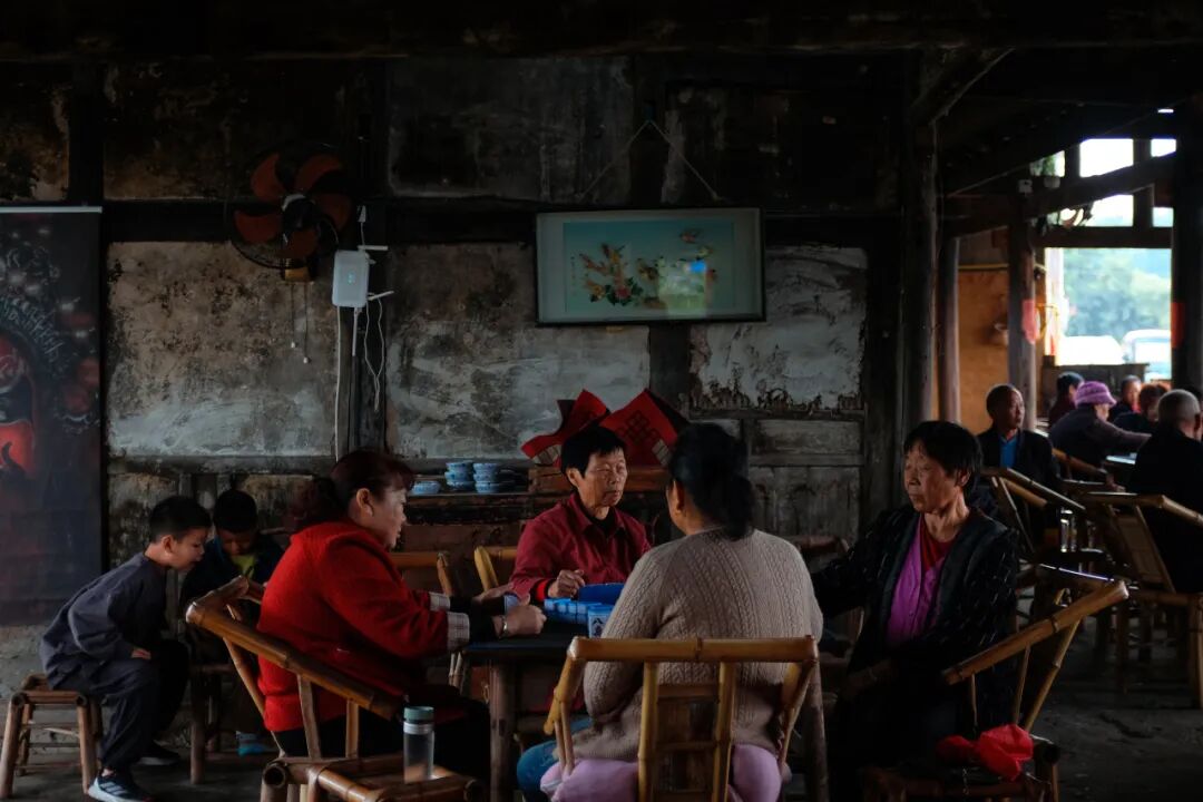 十年踏遍成都乡镇,他把老街留在镜头里
