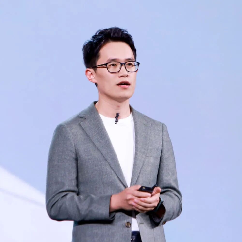 王腾发布会感谢小米和雷军，离职后创业做智能戒指，售价1799元起，智能温控系统9999元起，APP已上架小米应用商店
