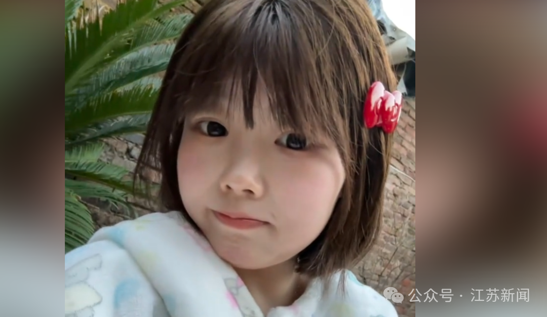 23岁抗癌博主“奇迹夏夏”去世：5年历经截肢、25次化疗；确诊后遭父母放弃，独自攒钱治病，选好讣告照片，临终前父母出现送她最后一程