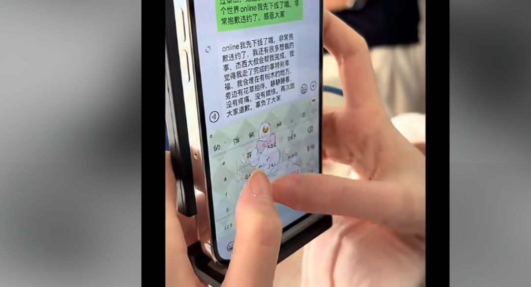 抗癌网红“奇迹夏夏”去世，年仅23岁，5年历经截肢、25次化疗；确诊后遭到家人放弃，自己攒钱治病买假肢，临终前见到断联的父母……