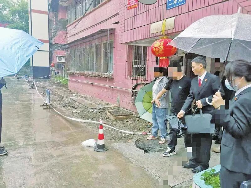 3/4以上业主同意加装电梯，一楼住户阻挠施工被诉，僵持两年多后，法院促成执行和解：调整电梯点位、给予一楼住户适当补偿